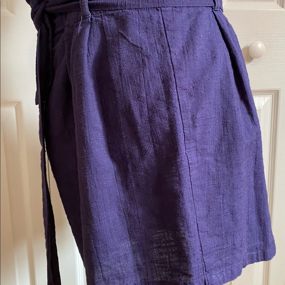 High-waisted Shorts - Picture 2 of 3